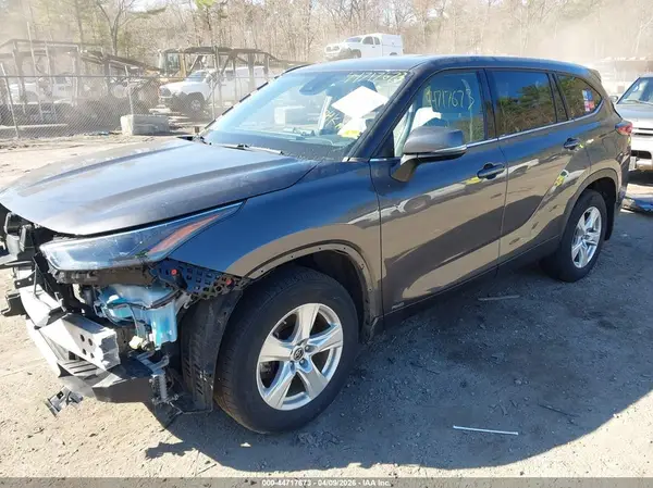 5TDBBRCH1NS559151 2022 TOYOTA HIGHLANDER - Image 2