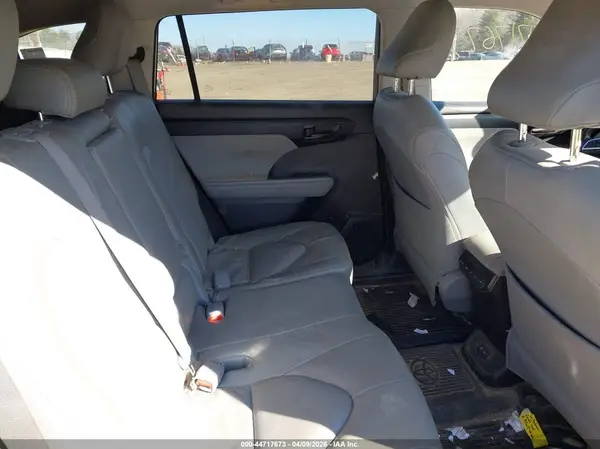 5TDBBRCH1NS559151 2022 TOYOTA HIGHLANDER - Image 8