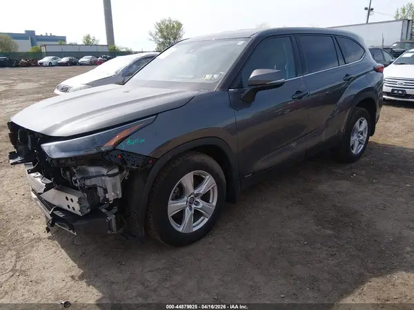 5TDBBRCH1NS561529 2022 TOYOTA HIGHLANDER - Image 2