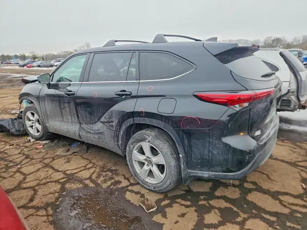 5TDBBRCH1PS106697 2023 TOYOTA HIGHLANDER - Image 2