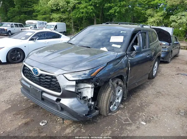 5TDBBRCH1PS108840 2023 TOYOTA HIGHLANDER - Image 2