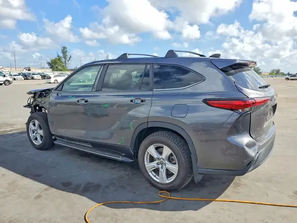 5TDBBRCH1PS567141 2023 TOYOTA HIGHLANDER - Image 2