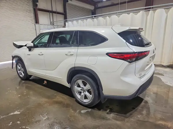 5TDBBRCH2MS530093 2021 TOYOTA HIGHLANDER - Image 2