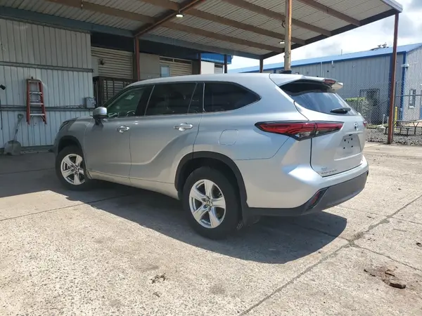 5TDBBRCH2NS085954 2022 TOYOTA HIGHLANDER - Image 2