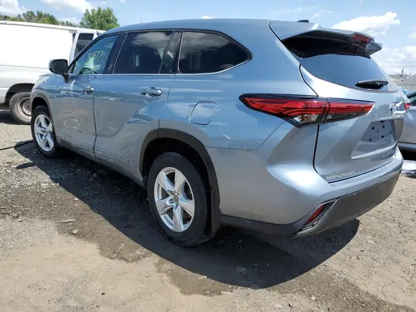 5TDBBRCH2NS102476 2022 TOYOTA HIGHLANDER - Image 2