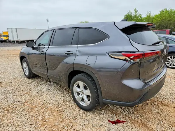 5TDBBRCH2NS553181 2022 TOYOTA HIGHLANDER - Image 2