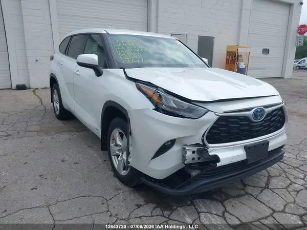 5TDBBRCH2NS560194 2022 TOYOTA HIGHLANDER - Image 1