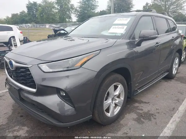 5TDBBRCH2NS560230 2022 TOYOTA HIGHLANDER - Image 2