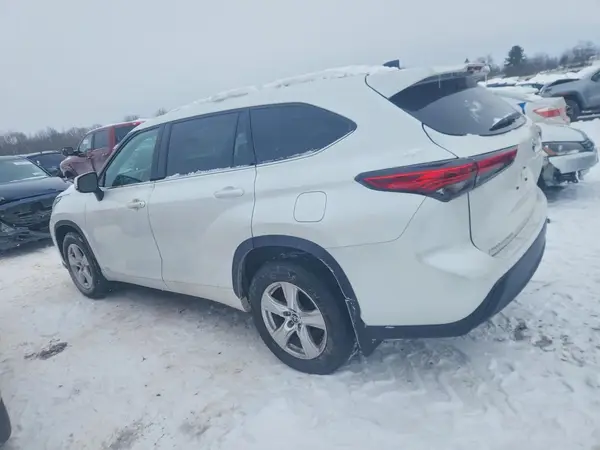 5TDBBRCH2NS561135 2022 TOYOTA HIGHLANDER - Image 2