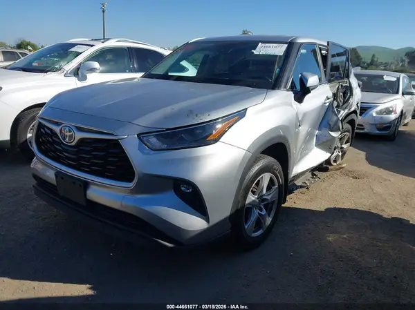 5TDBBRCH2PS562921 2023 TOYOTA HIGHLANDER - Image 2