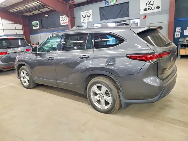 5TDBBRCH3NS558082 2022 TOYOTA HIGHLANDER - Image 2