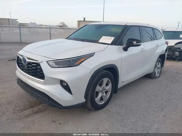 5TDBBRCH3NS559622 2022 TOYOTA HIGHLANDER - Image 2
