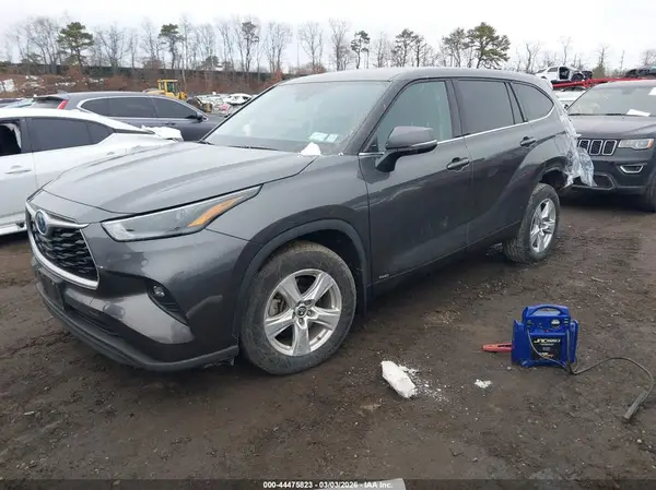 5TDBBRCH3NS559961 2022 TOYOTA HIGHLANDER - Image 2