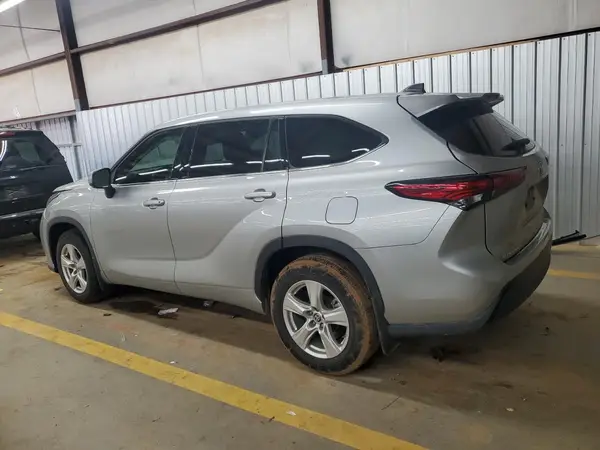 5TDBBRCH3NS560219 2022 TOYOTA HIGHLANDER - Image 2