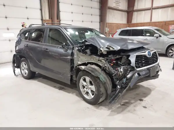 5TDBBRCH3PS589867 2023 TOYOTA HIGHLANDER - Image 1