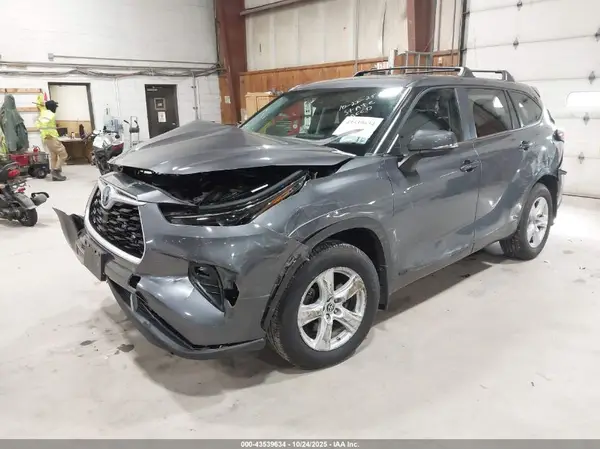 5TDBBRCH3PS589867 2023 TOYOTA HIGHLANDER - Image 2