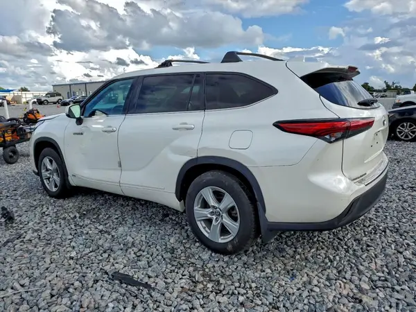 5TDBBRCH4MS517782 2021 TOYOTA HIGHLANDER - Image 2