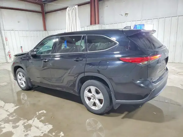 5TDBBRCH4NS557247 2022 TOYOTA HIGHLANDER - Image 2