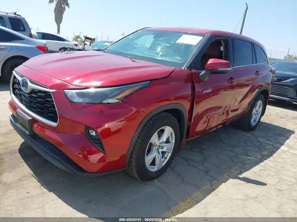 5TDBBRCH4NS561024 2022 TOYOTA HIGHLANDER - Image 2