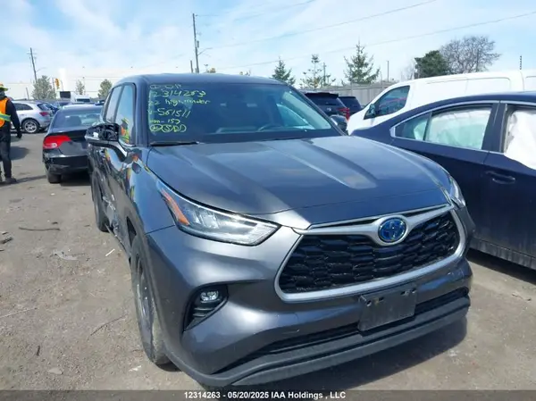 5TDBBRCH4NS561511 2022 TOYOTA HIGHLANDER - Image 1