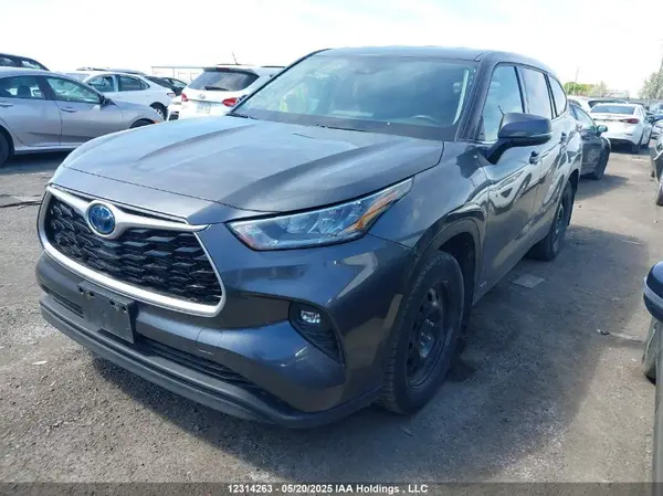 5TDBBRCH4NS561511 2022 TOYOTA HIGHLANDER - Image 2