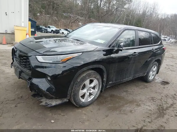 5TDBBRCH4PS130895 2023 TOYOTA HIGHLANDER - Image 2