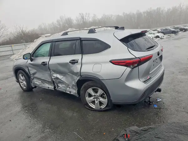 5TDBBRCH4PS567702 2023 TOYOTA HIGHLANDER - Image 2