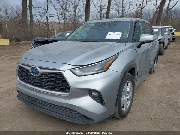 5TDBBRCH5MS530198 2021 TOYOTA HIGHLANDER - Image 2