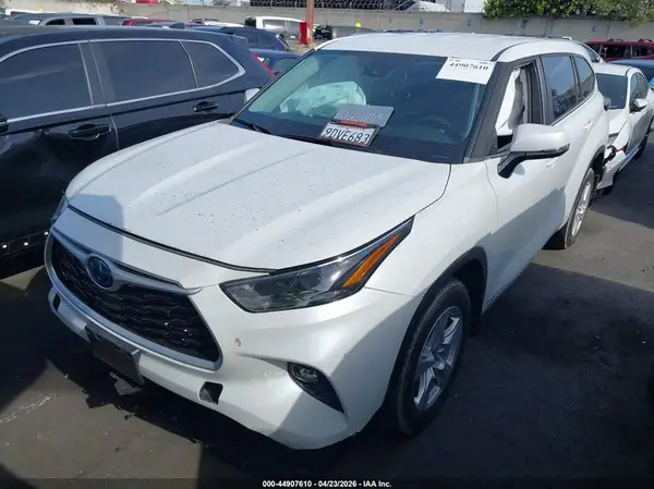 5TDBBRCH5PS563559 2023 TOYOTA HIGHLANDER - Image 2