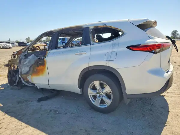 5TDBBRCH5PS588896 2023 TOYOTA HIGHLANDER - Image 2