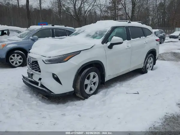 5TDBBRCH5PS589661 2023 TOYOTA HIGHLANDER - Image 2