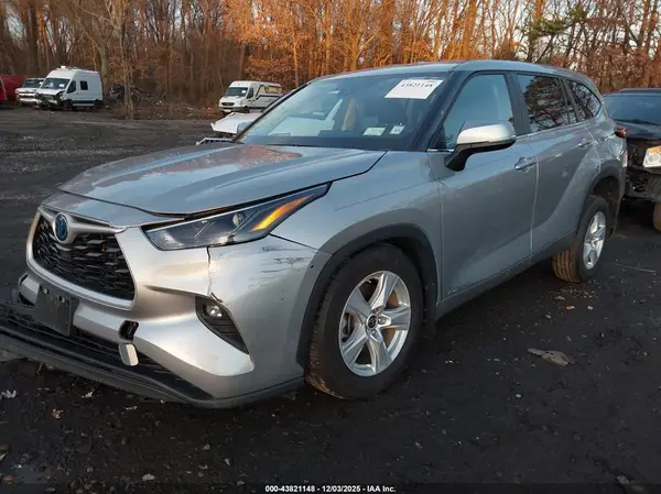 5TDBBRCH5RS616943 2024 TOYOTA HIGHLANDER - Image 2
