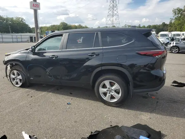 5TDBBRCH5RS631555 2024 TOYOTA HIGHLANDER - Image 2