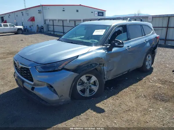 5TDBBRCH6NS079090 2022 TOYOTA HIGHLANDER - Image 2