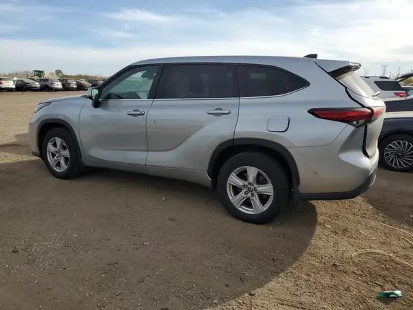 5TDBBRCH6NS555855 2022 TOYOTA HIGHLANDER - Image 2
