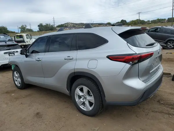 5TDBBRCH6NS561171 2022 TOYOTA HIGHLANDER - Image 2
