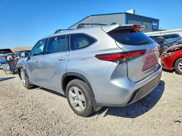 5TDBBRCH6NS561476 2022 TOYOTA HIGHLANDER - Image 2