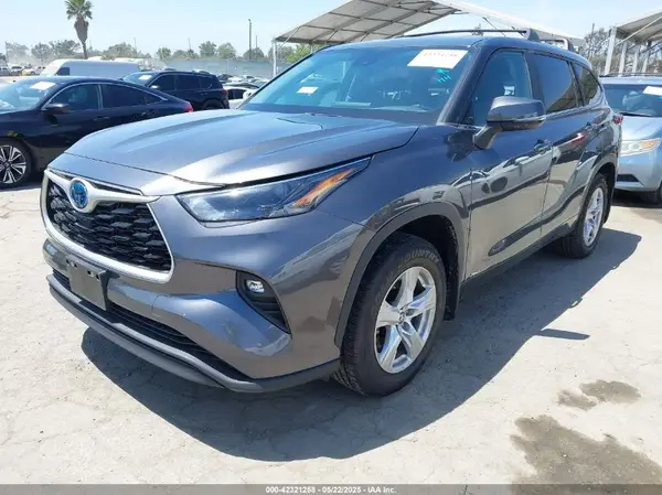 5TDBBRCH6PS109532 2023 TOYOTA HIGHLANDER - Image 2
