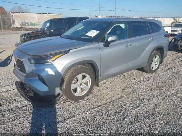 5TDBBRCH6PS125505 2023 TOYOTA HIGHLANDER - Image 2
