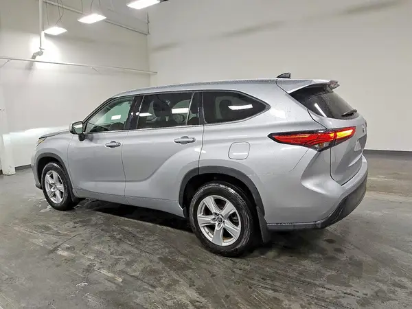 5TDBBRCH7NS554424 2022 TOYOTA HIGHLANDER - Image 2