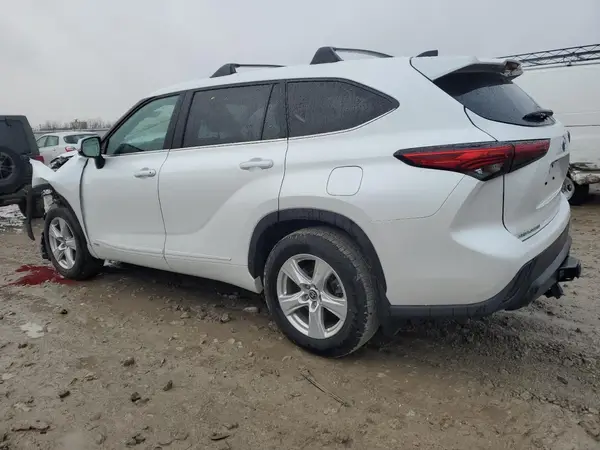 5TDBBRCH7NS560224 2022 TOYOTA HIGHLANDER - Image 2