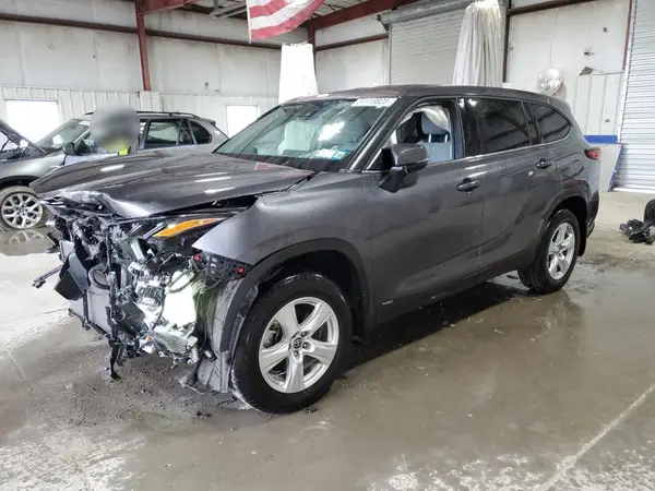 5TDBBRCH7NS560529 2022 TOYOTA HIGHLANDER - Image 1
