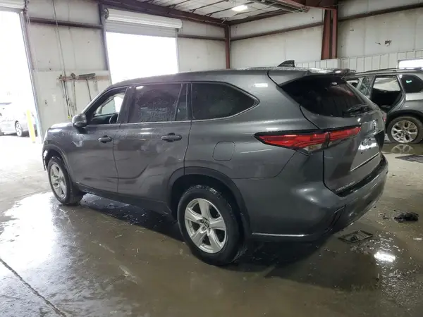 5TDBBRCH7NS560529 2022 TOYOTA HIGHLANDER - Image 2