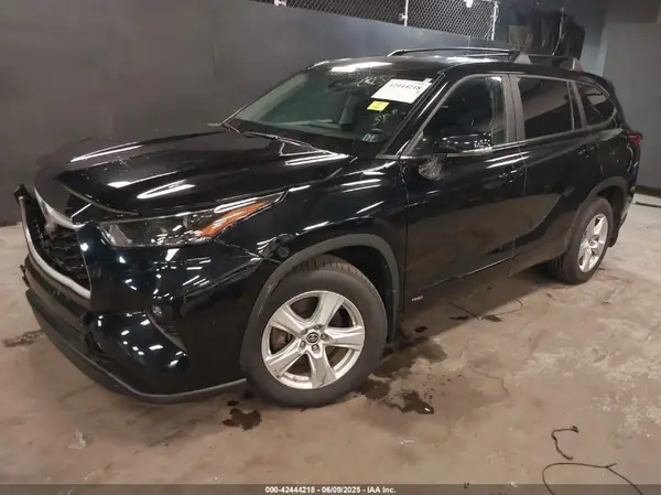 5TDBBRCH7PS563711 2023 TOYOTA HIGHLANDER - Image 2
