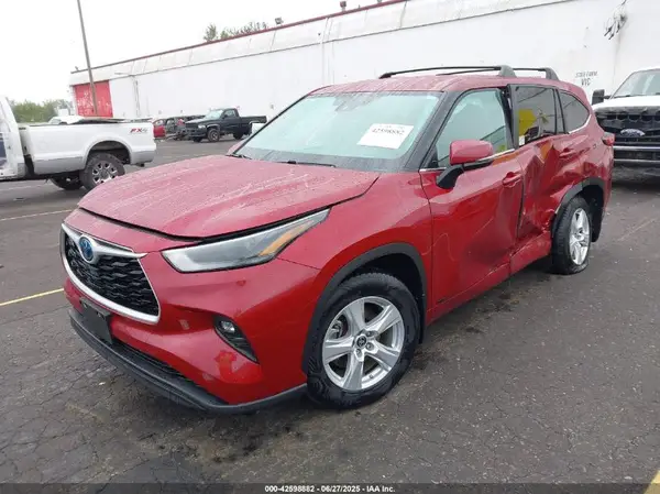 5TDBBRCH7PS565779 2023 TOYOTA HIGHLANDER - Image 2