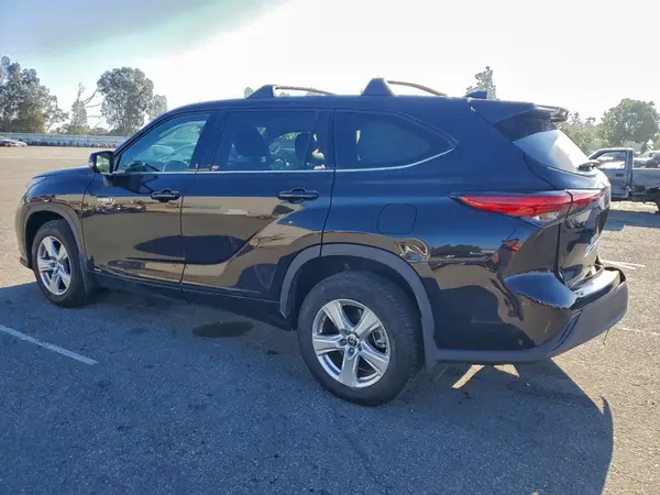 5TDBBRCH8MS068011 2021 TOYOTA HIGHLANDER - Image 2