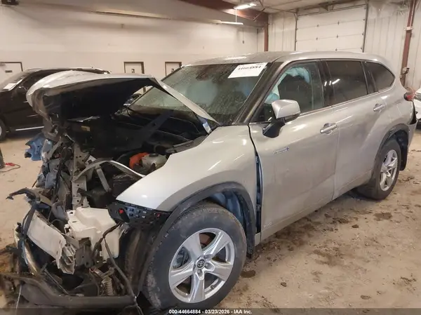 5TDBBRCH8MS528560 2021 TOYOTA HIGHLANDER - Image 2
