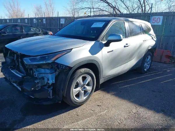5TDBBRCH8MS531460 2021 TOYOTA HIGHLANDER - Image 2