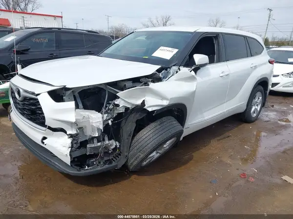 5TDBBRCH8NS560085 2022 TOYOTA HIGHLANDER - Image 2
