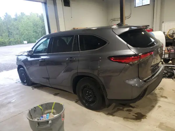 5TDBBRCH8NS561608 2022 TOYOTA HIGHLANDER - Image 2